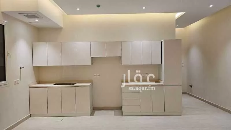 عمارة 250 م² في الضباط 4