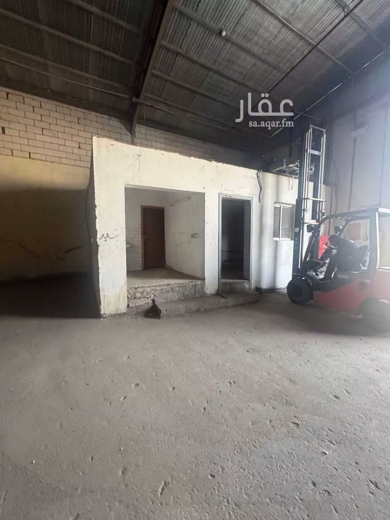 مستودع 100275 م² في السلي 1