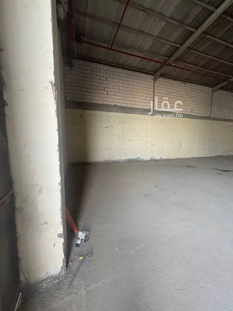 مستودع 100275 م² في السلي 4