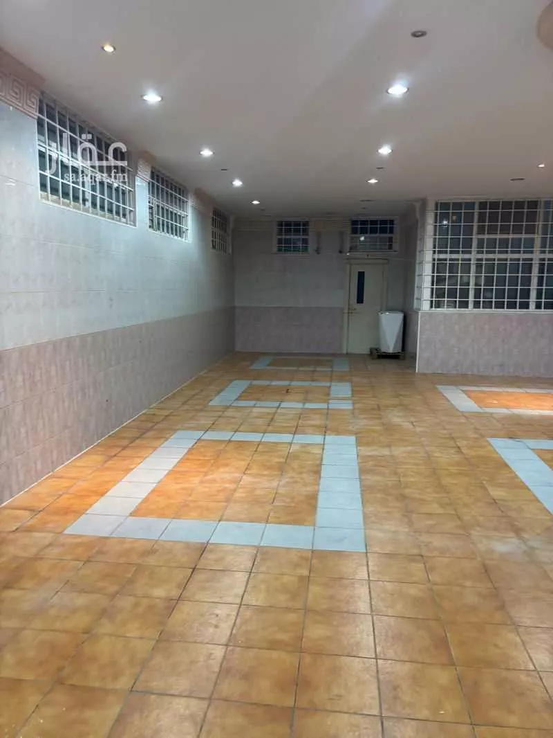 مستودع 850 م² في المروج 3