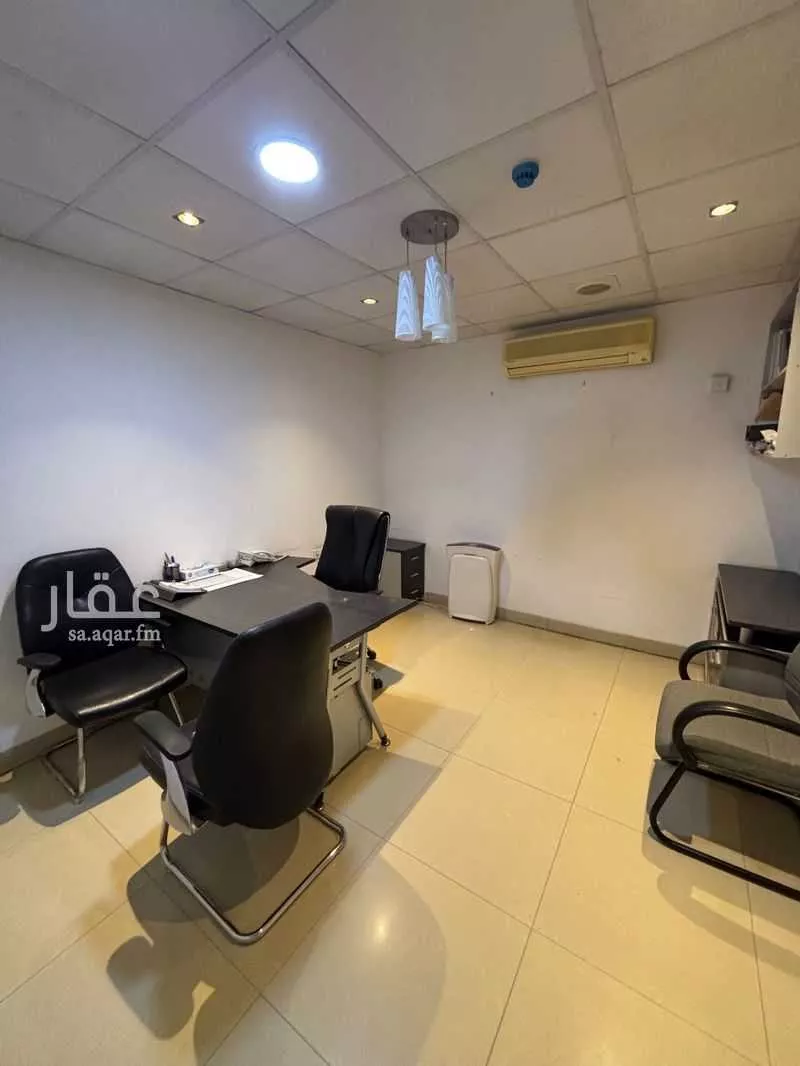مكتب 900 م² في الورود 4