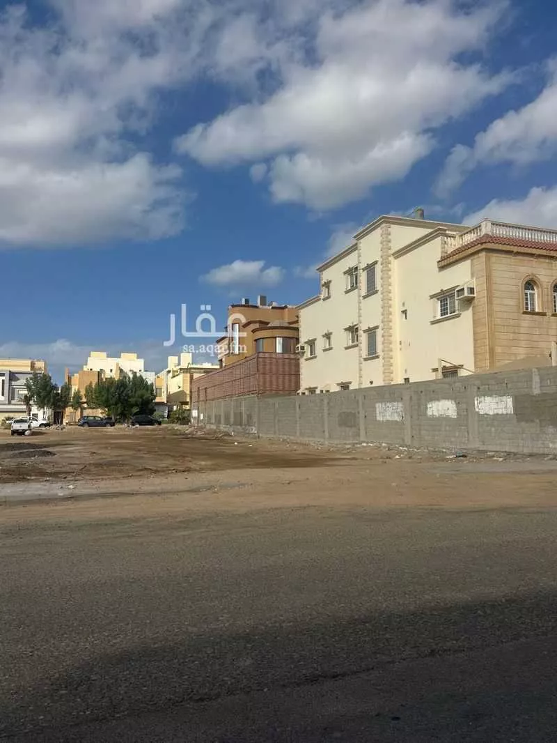 أرض 660 م² في النعيم 5