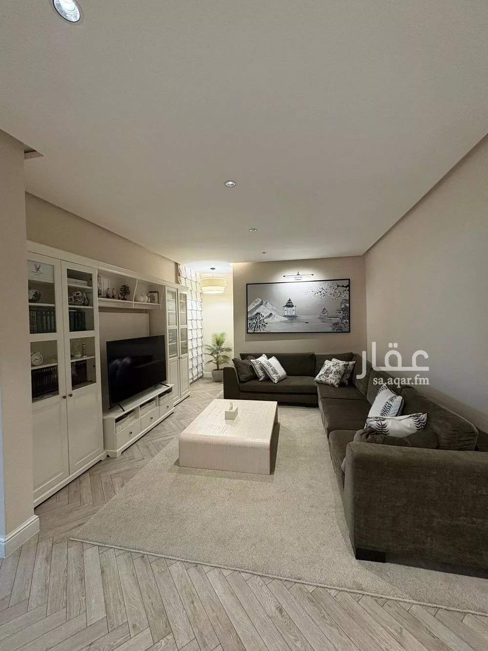 شقة 5 غرف في الملقا 4