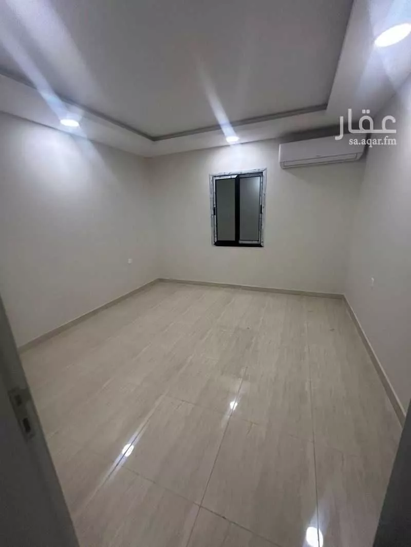 عمارة 927 م² في الجامعيين 4