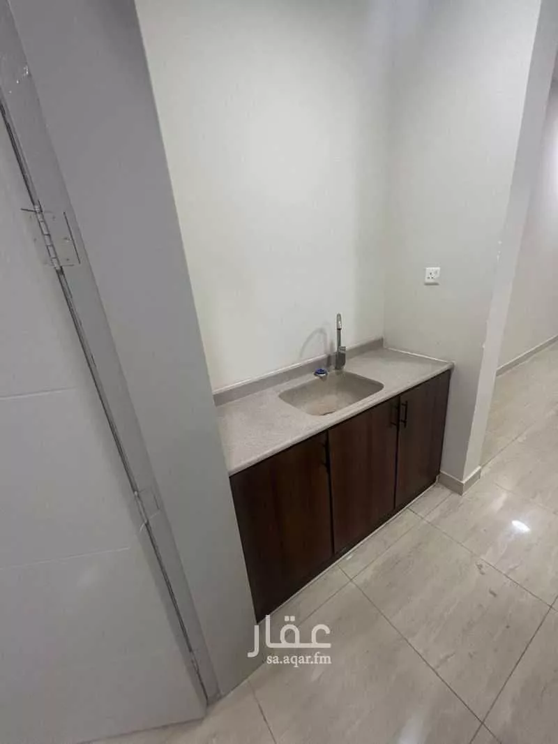 عمارة 927 م² في الجامعيين 5