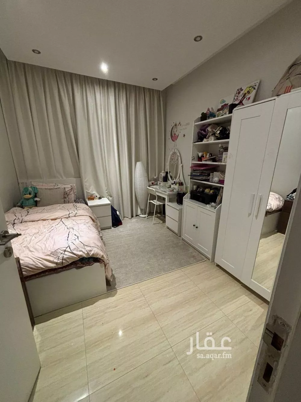 شقة 4 غرف في الملقا 5