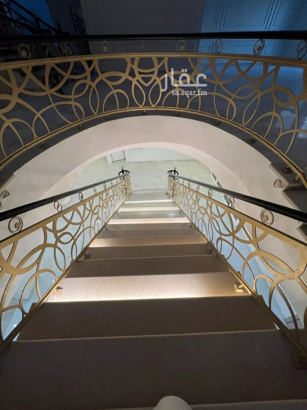 فيلا 4 غرف في العارض 4