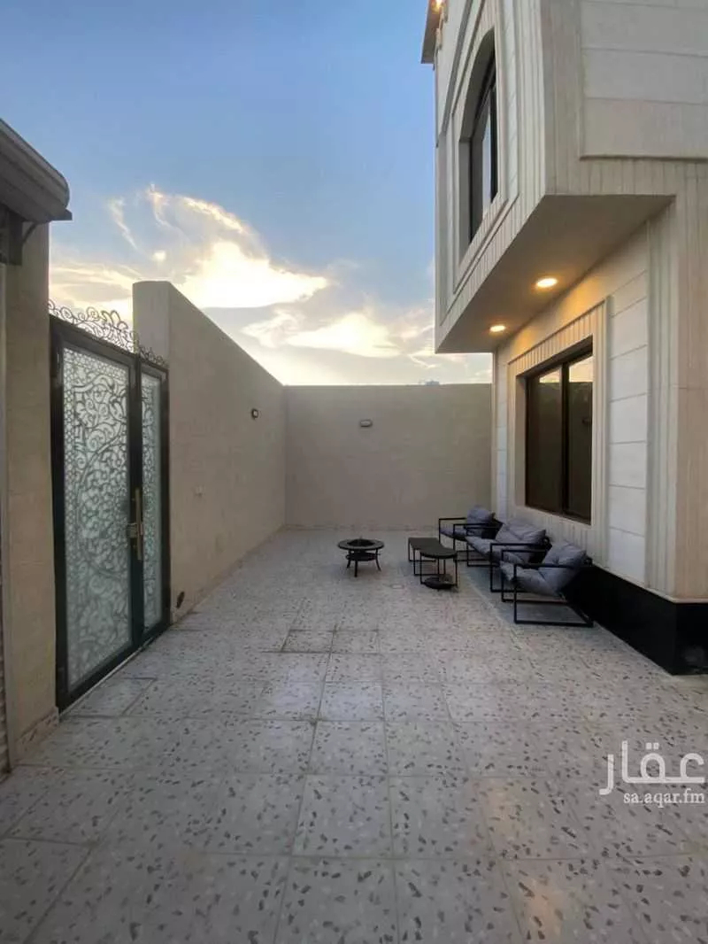 فيلا 8 غرف في العقيق 1