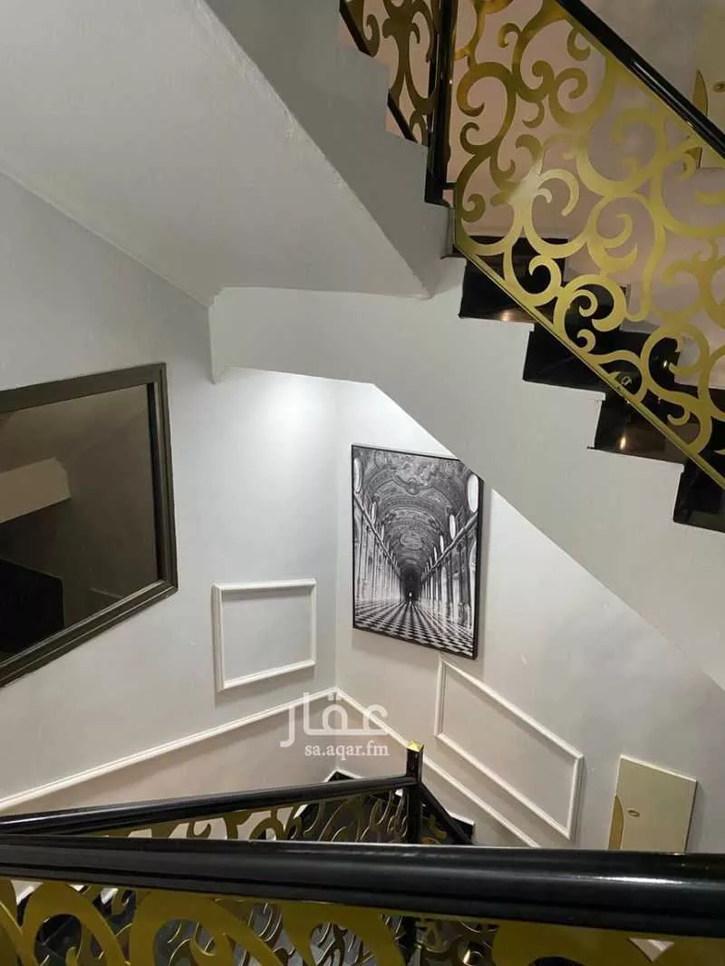 فيلا 8 غرف في العقيق 5