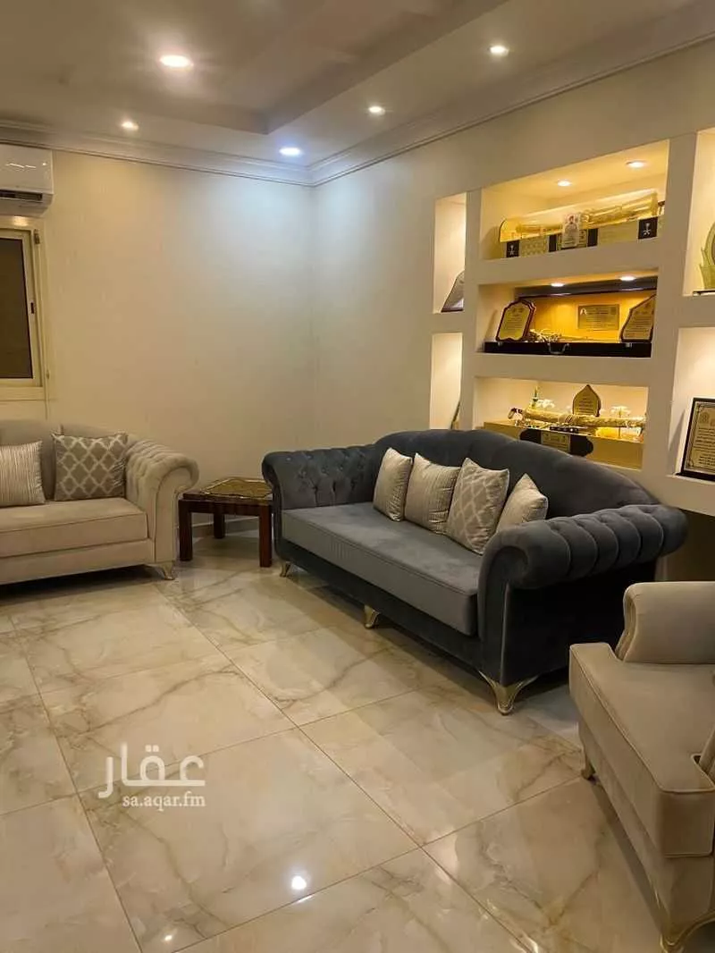 فيلا 7 غرف في طيبة 4