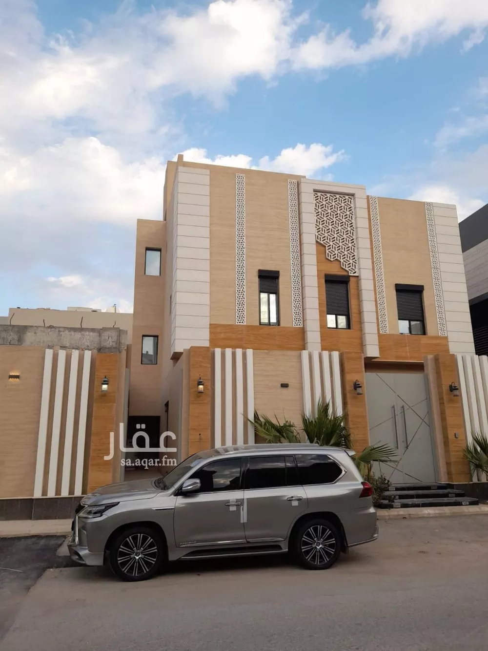 3 bedroom floor in Al Malqa 1