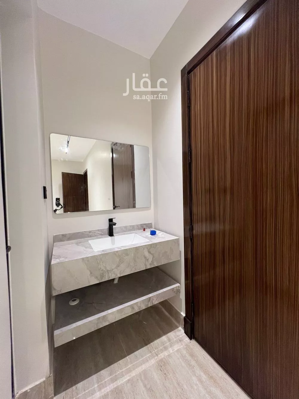 شقة 6 غرف في الندى 3