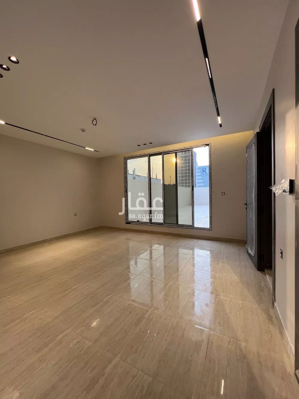 5 bedroom apartment in Qasr Al Khaleej 4