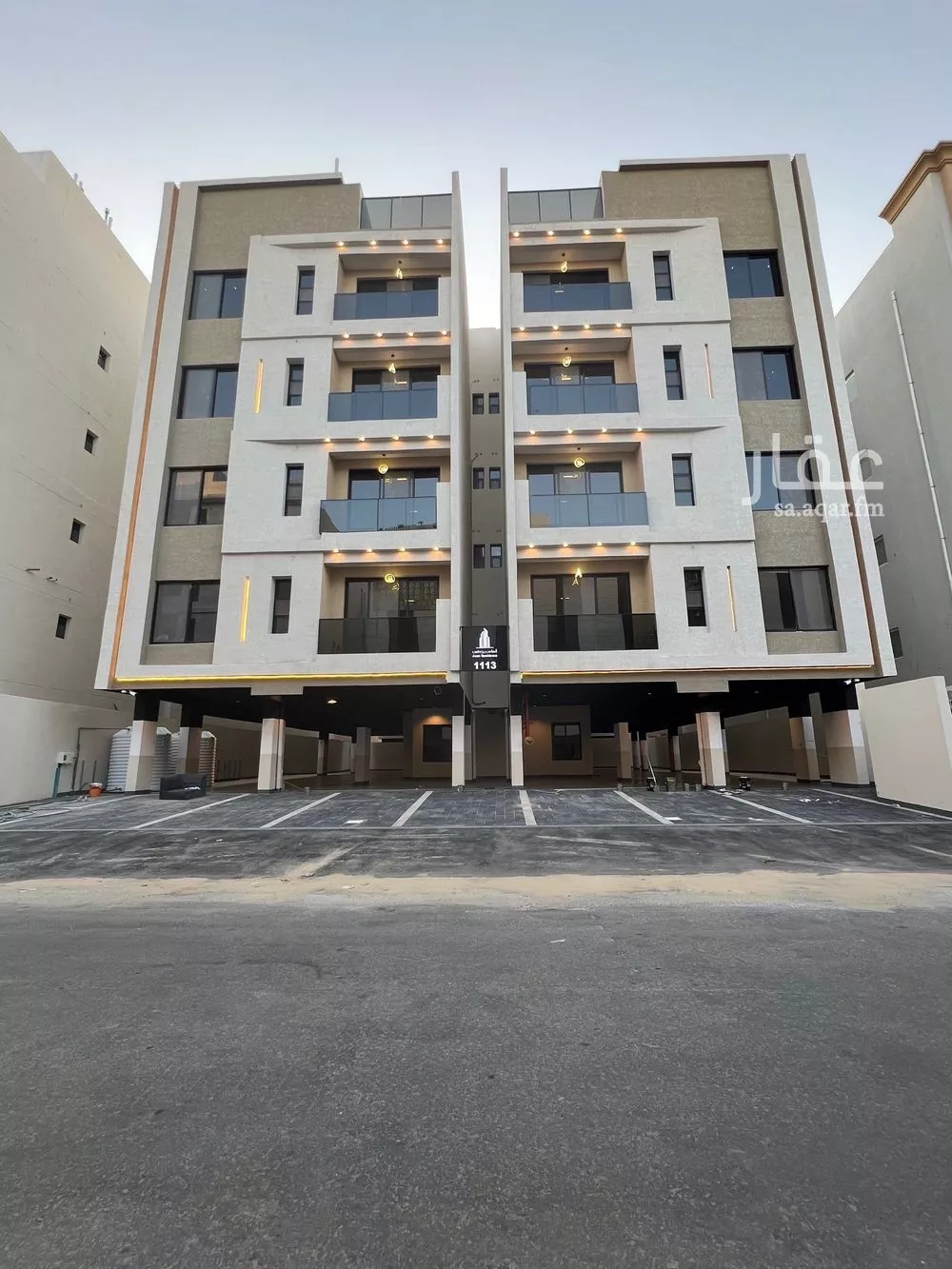 5 bedroom apartment in Qasr Al Khaleej 1