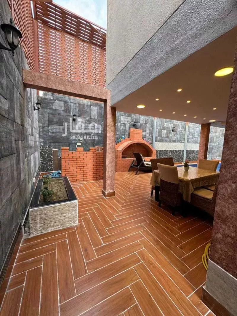 فيلا 5 غرف في طيبة 3