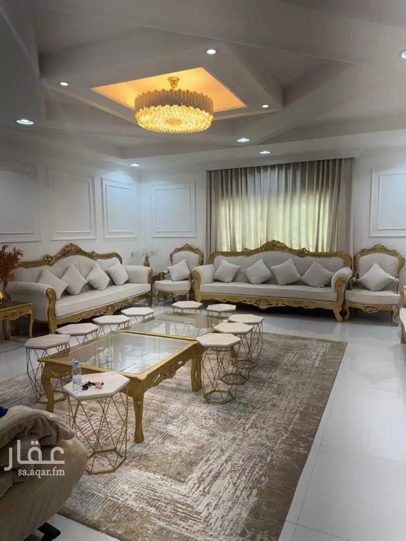 فيلا 13 غرف في الوادي 4