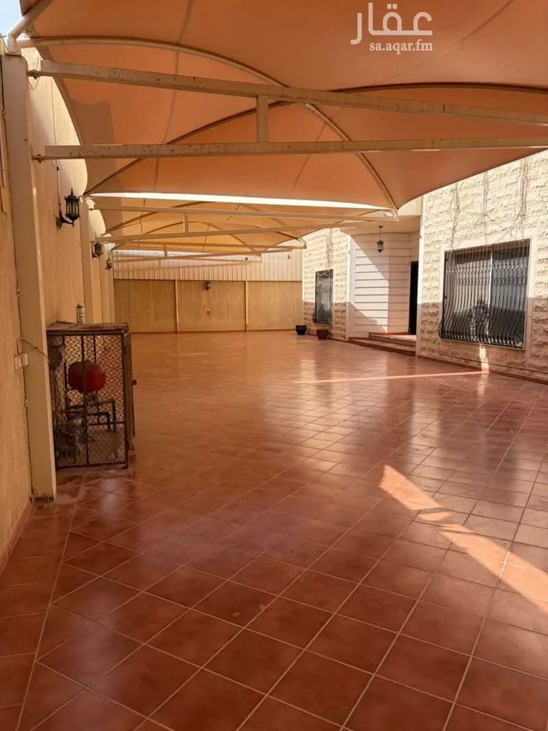 فيلا 4 غرف في المروج 2