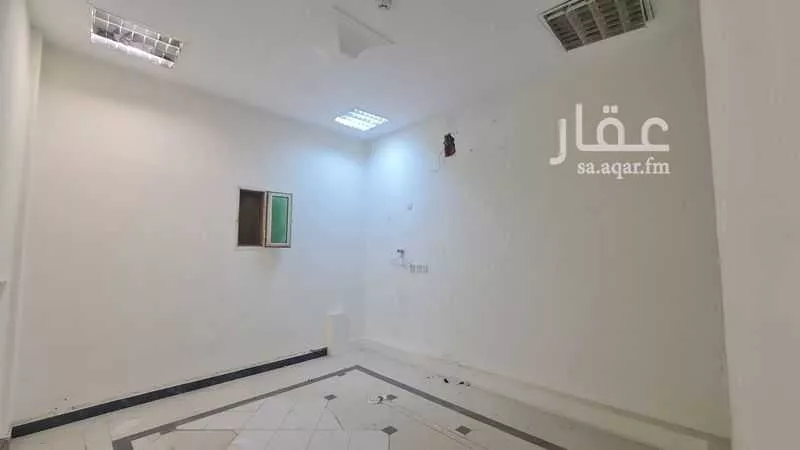 shop in Al Uraija Al Gharbiyah, Riyadh 15