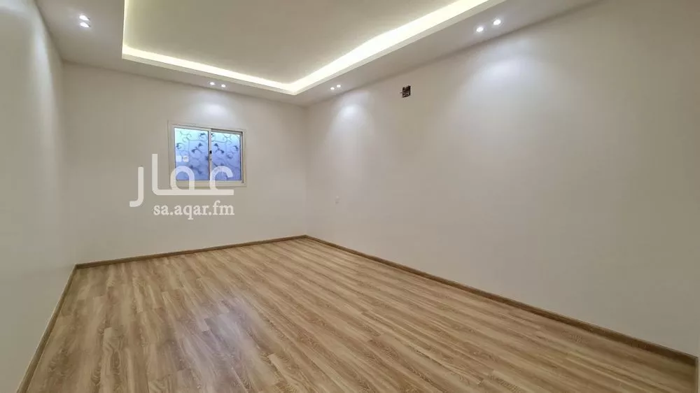 فيلا 7 غرف في الزهرة 4