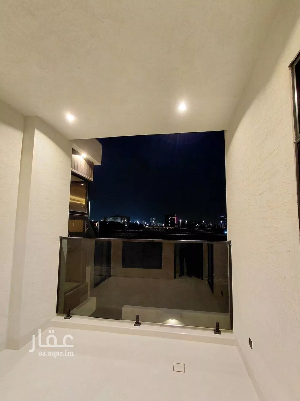 فيلا 4 غرف في السيف 5