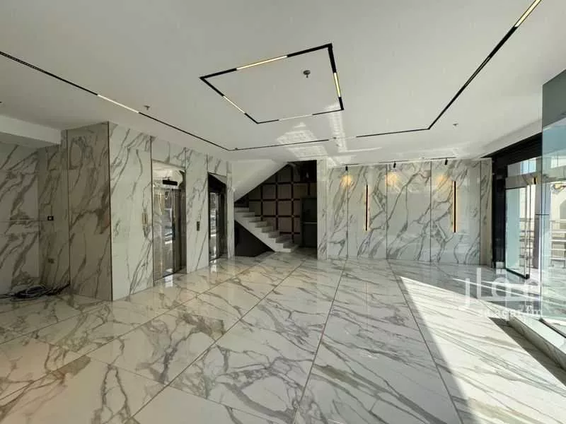 عمارة 808 م² في الرويس 2