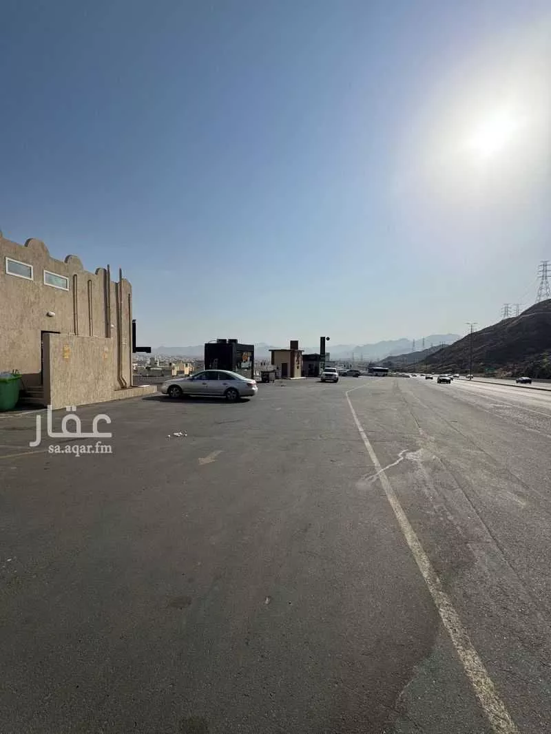 أرض 2072 م² في الخضراء 3