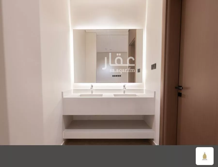 فيلا 5 غرف في السيف 4