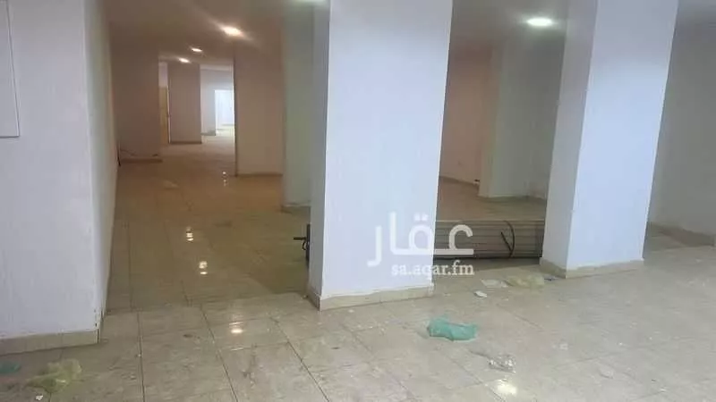 مستودع 899 م² في المطار 3