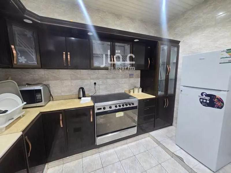 شقة 3 غرف في السعادة 5