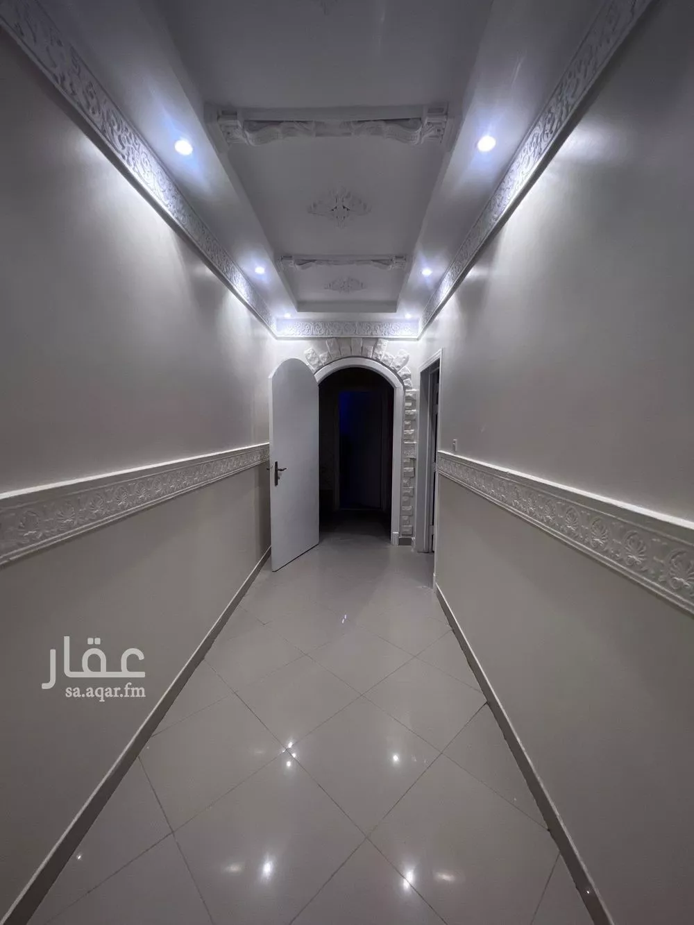 4 bedroom floor in Dhahrat Laban 2