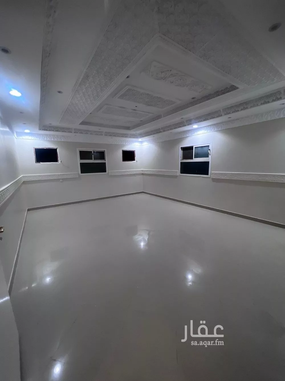 4 bedroom floor in Dhahrat Laban 4