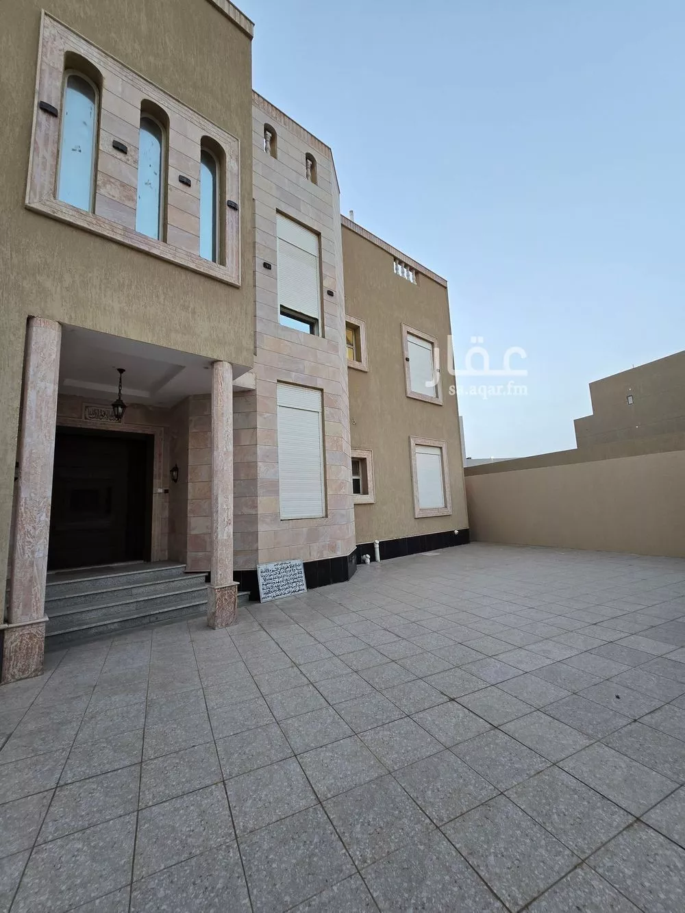 827 sqm building in Al Shiraa 5