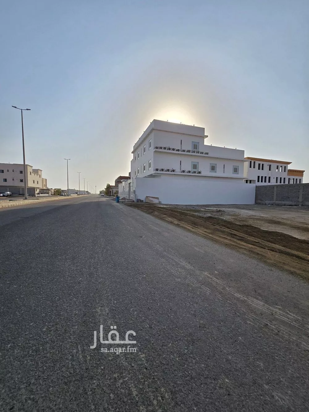 أرض 900 م² في الزمرد 4