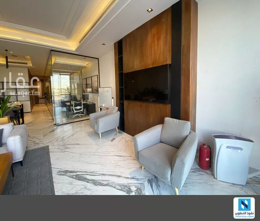 محل 1622 م² في العارض 2