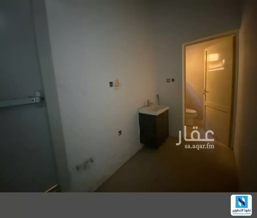 محل 1622 م² في العارض 5