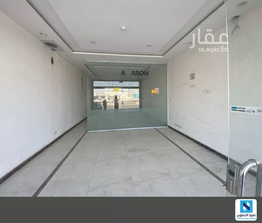 محل 1622 م² في العارض 3