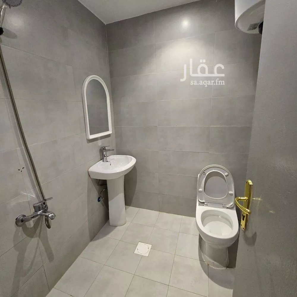 شقة 2 غرف في النزهة 4