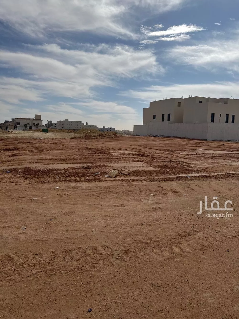 أرض 942 م² في الشرق 3