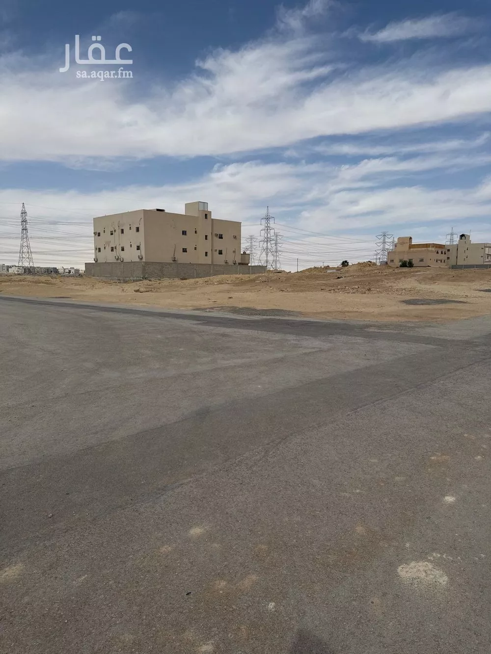 أرض 942 م² في الشرق 5