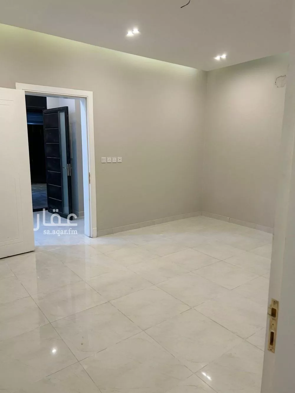 فيلا 5 غرف في الأمواج 4