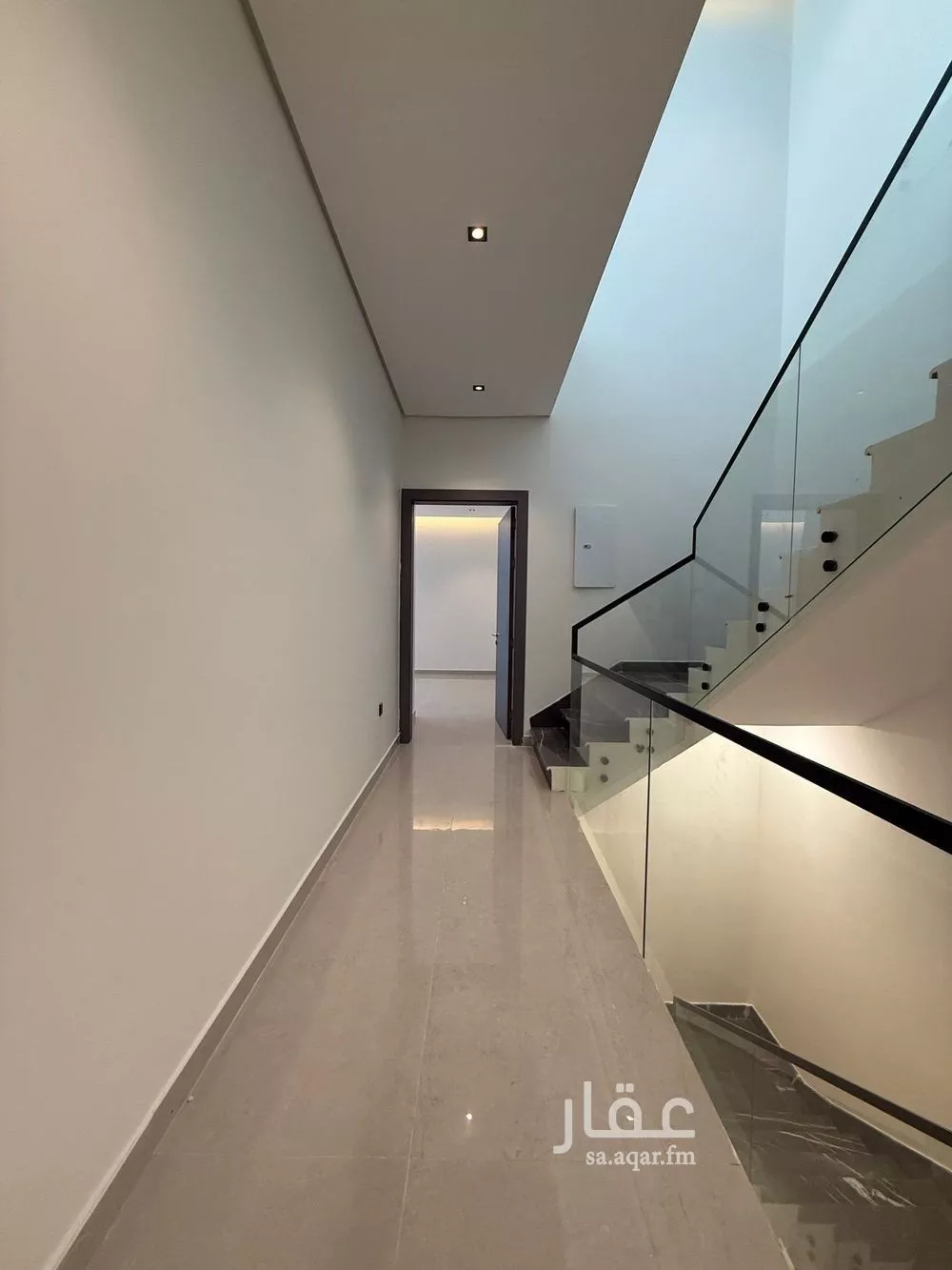 فيلا 4 غرف في السيف 5