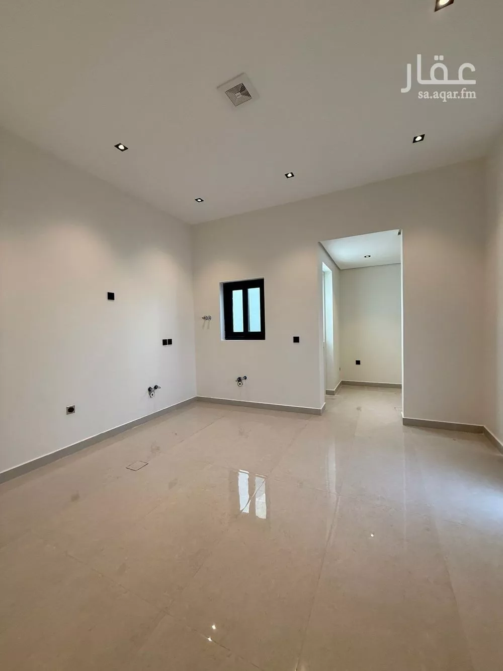 فيلا 4 غرف في السيف 3