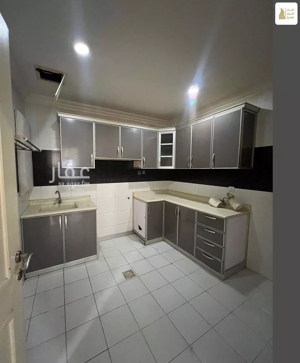 شقة 4 غرف في المنتزة 5