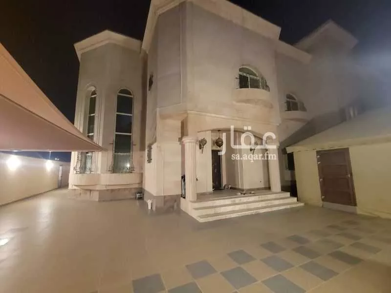 8 bedroom villa in Ash Shati Al Gharbi 1
