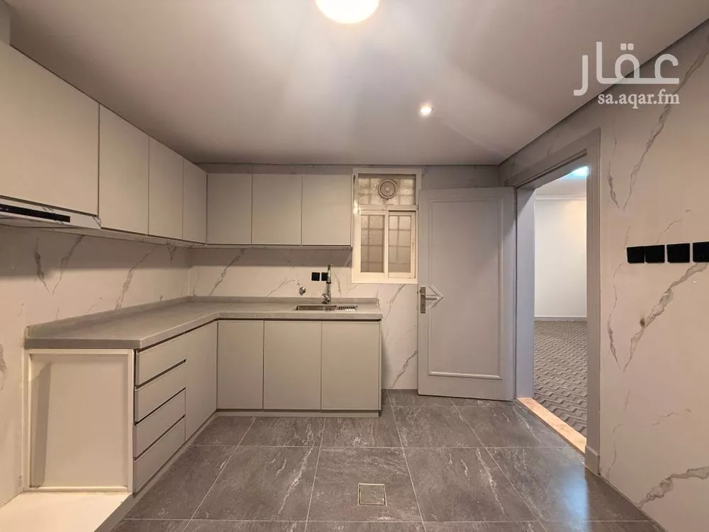 3 bedroom apartment in Al Ghadir 5