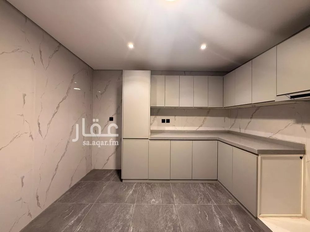 3 bedroom apartment in Al Ghadir 4