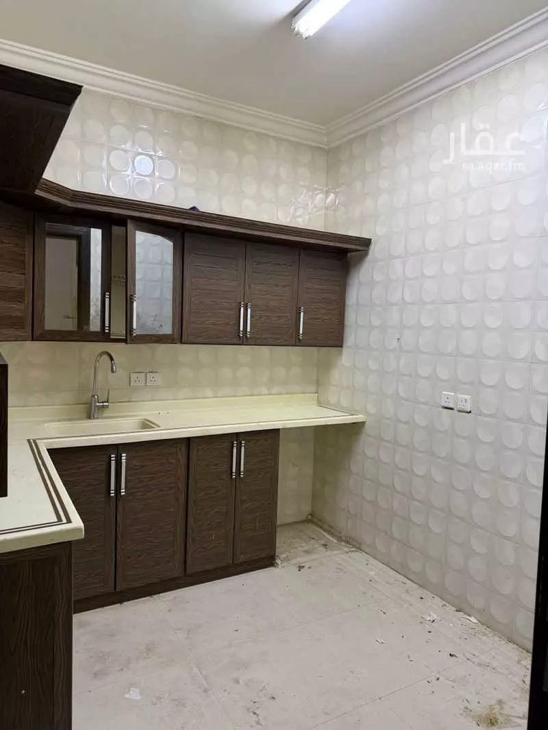 شقة 3 غرف في عرقة 4