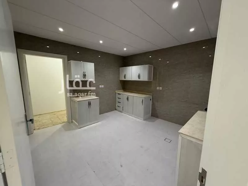 دور 4 غرف في عرقة 1