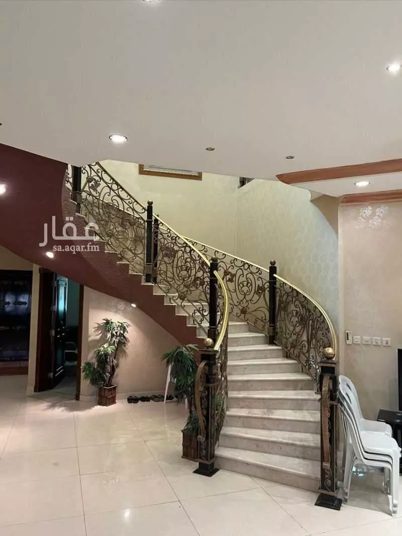 فيلا 12 غرف في الملقا 4