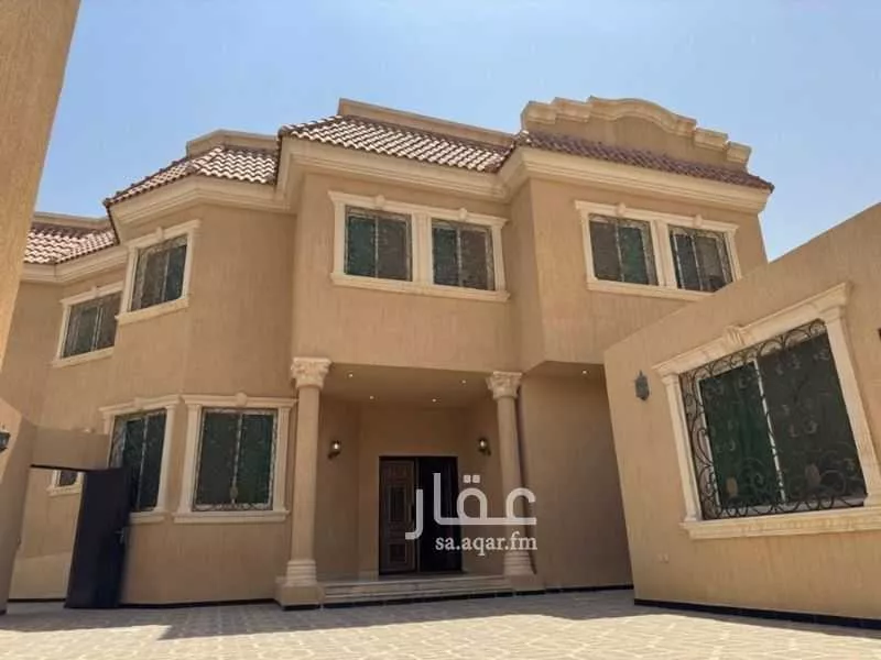 فيلا 12 غرف في الملقا 2